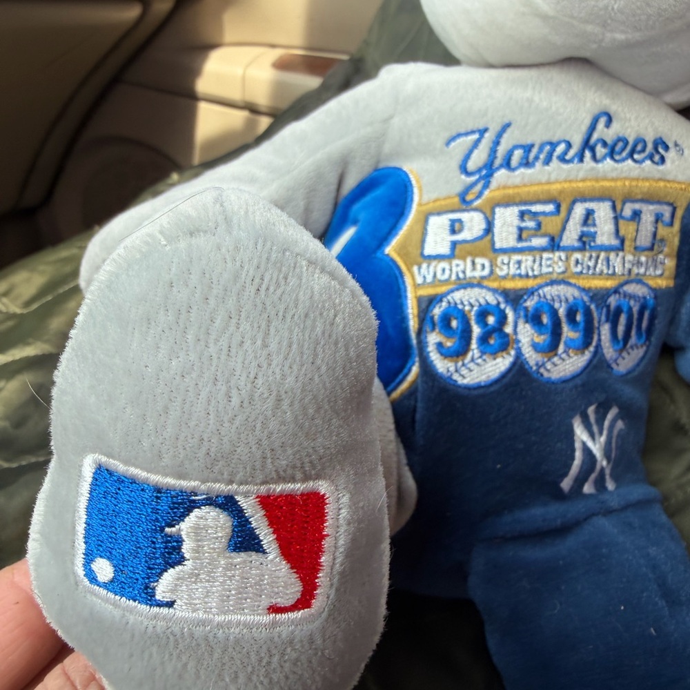 New York Yankees World Series Peat Plush Bear - Blue & Gray - Picture 5 of 5